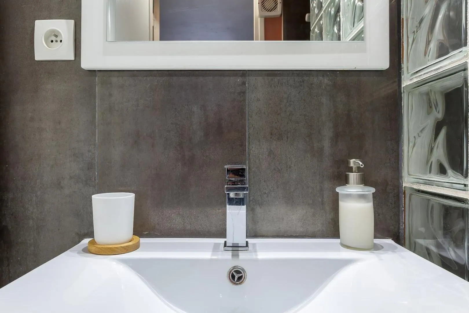 Sainte Helene - Location Studio - Lyon 2 Apartment